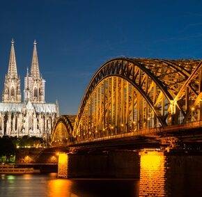 Wochenende in Köln, gutes 4* Hotel für nur 118 Euro inkl. Bahnfahrt (ICE, IC, EC) Wochenende in Köln, gutes 4* Hotel für nur 118 Euro inkl. Bahnfahrt (ICE, IC, EC)