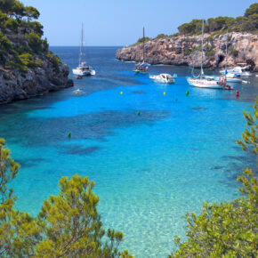 Pfingstferien: 5 Tage Familienurlaub Mallorca im sehr guten 4* Hotel inkl. Halbpension & mit Zug zum Flug nur 295€ Pfingstferien: 5 Tage Familienurlaub Mallorca im sehr guten 4* Hotel inkl. Halbpension & mit Zug zum Flug nur 295€