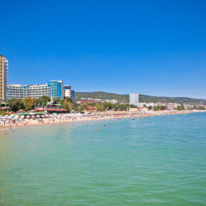Familienurlaub: 1 Woche Goldstrand im 4.5* AWARD Hotel mit All Inclusive, Flug & Transfer nur 254€ Familienurlaub: 1 Woche Goldstrand im 4.5* AWARD Hotel mit All Inclusive, Flug & Transfer nur 254€
