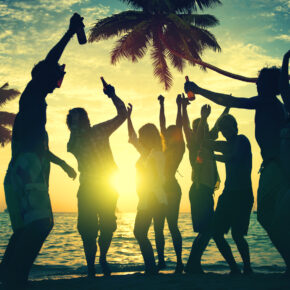 Besten Clubs und Bars auf der Partyinsel Ibiza Besten Clubs und Bars auf der Partyinsel Ibiza