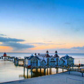 Langes Wochenende auf Rügen: 4 Tage mit Apartment im 3* Hotel, Frühstück & Erlebnisbad ab 99€ Langes Wochenende auf Rügen: 4 Tage mit Apartment im 3* Hotel, Frühstück & Erlebnisbad ab 99€