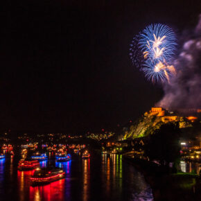 "Rhein in Flammen" live erleben mit 3-Gänge-Dinner & 4* Hilton Hotel für 199 € "Rhein in Flammen" live erleben mit 3-Gänge-Dinner & 4* Hilton Hotel für 199 €