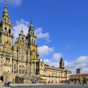 Kurztrip Santiago de Compostela: 4 Tage im 3* Hotel mit Flügen für nur 73 € Kurztrip Santiago de Compostela: 4 Tage im 3* Hotel mit Flügen für nur 73 €