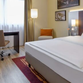 Familientrip: AQUApark Oberhausen mit Übernachtung im 4* Hotel inkl. Frühstück & Extras für 44€