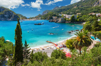 Super Last Minute nach Korfu: 8 Tage im TOP 4* Strandhotel mit Halbpension, Flug, Transfer &#...