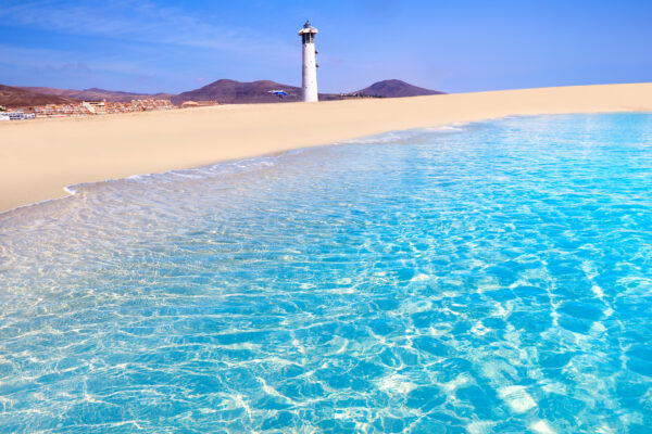 Morro Jable Strand mit Leuchtturm auf Fuerteventura