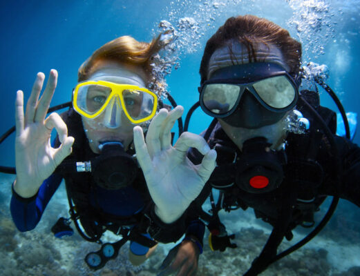 Scuba Diving Paar Tuachen