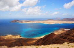 Überwintern auf Lanzarote: 8 Tage im TOP 4* Hotel mit Halbpension, Flug & Zug-zum-Flug