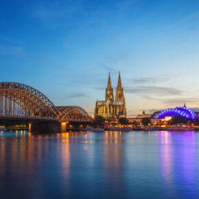 Partynacht auf dem Rhein in Köln: 2 Tage luxuriöse Flusskreuzfahrt mit Halbpension für 39€ Partynacht auf dem Rhein in Köln: 2 Tage luxuriöse Flusskreuzfahrt mit Halbpension für 39€