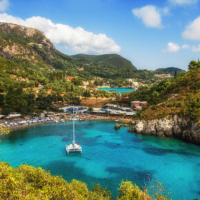 Griechenland: 6 Tage Korfu mit 4* Hotel, All Inclusive, Flug & Zug nur 289€