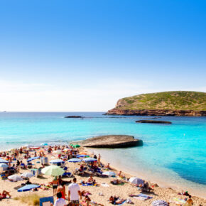 Abgefahren: 7 Tage Ibiza im TOP 4* Hotel mit Halbpension, Flug, Transfer & Zug nur 391€