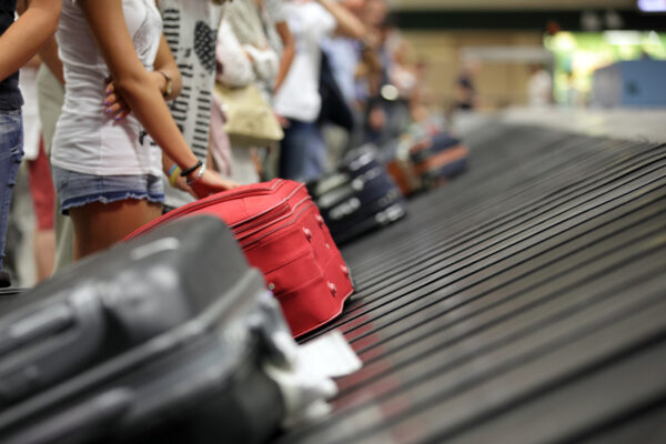 Kofferlaufband Passagiere