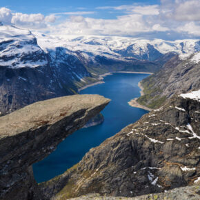 Kreuzfahrt ans Nordkap: 14 Tage ab/an Bergen inkl. Premium-Schiff mit Vollpension, Flügen & Hotel mit Frühstück ab 1999€