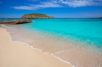 Ibiza: 4 Tage Inselurlaub im guten Hotel am Strand inklusive Flug NUR 147€