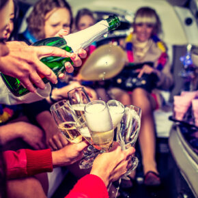 Partyzug zum Kölner Karneval: Hin- & Rückfahrt inkl. DJ für 34€ Partyzug zum Kölner Karneval: Hin- & Rückfahrt inkl. DJ für 34€