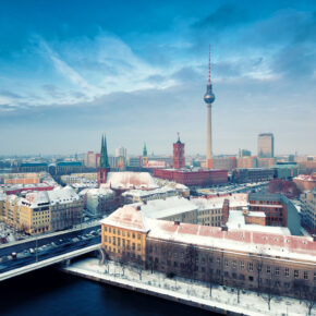 Berlin Spree Winter Fernsehturm
