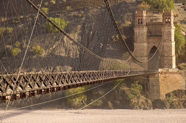 Bolivien Brücke hoch