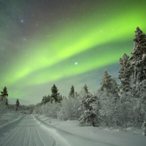 Wochenende bei den Polarlichtern: 2 Tage Finnland im exklusiven Glas-Iglu mit Frühstück nur 245€