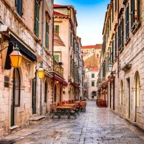 Schleppen angesagt: Dubrovnik verbietet Rollkoffer wegen Lärmbelästigung