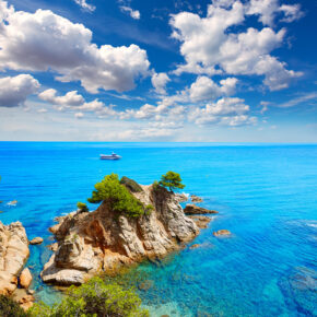 Auszeit an der Costa Brava: 6 Tage Lloret de Mar im guten 4* Hotel mit Halbpension, Flug & Transfer NUR 374€