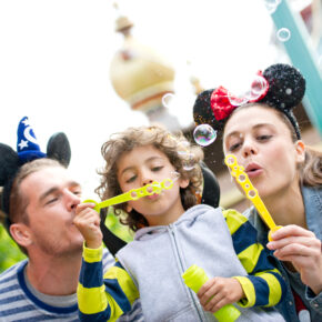 Familie in Disneyland Paris