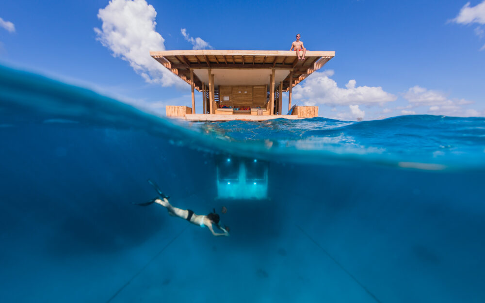 Manta Resort über und unter Wasser