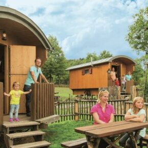 Familienspaß: 3 Tage im Schäferwagen im Natur-Resort Tripsdrill mit Frühstück & Wildparadies ab 69€ Familienspaß: 3 Tage im Schäferwagen im Natur-Resort Tripsdrill mit Frühstück & Wildparadies ab 69€