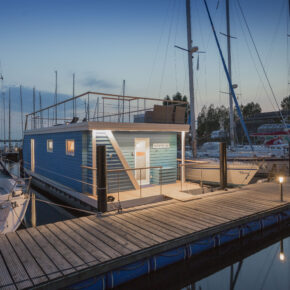 8 Tage Luxus-Aufenthalt in eigenem Ostsee-Hausboot mit Dachterrasse auf der Insel Fehmarn nur 238€ 8 Tage Luxus-Aufenthalt in eigenem Ostsee-Hausboot mit Dachterrasse auf der Insel Fehmarn nur 238€