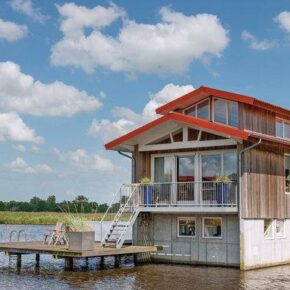 2021 nach Holland: 7 Tage in Friesland mit Wasservilla & Holzfass-Sauna für 112€ p.P.