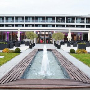 Luxus & Wellness: 3 Tage Kassel im 4* Schlosshotel mit Frühstück, 3-Gänge-Dinner, Spa & Extras ab 159€ Luxus & Wellness: 3 Tage Kassel im 4* Schlosshotel mit Frühstück, 3-Gänge-Dinner, Spa & Extras ab 159€