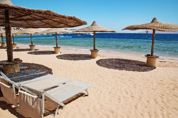 Ägypten Strand Sonnenliegen online reservieren