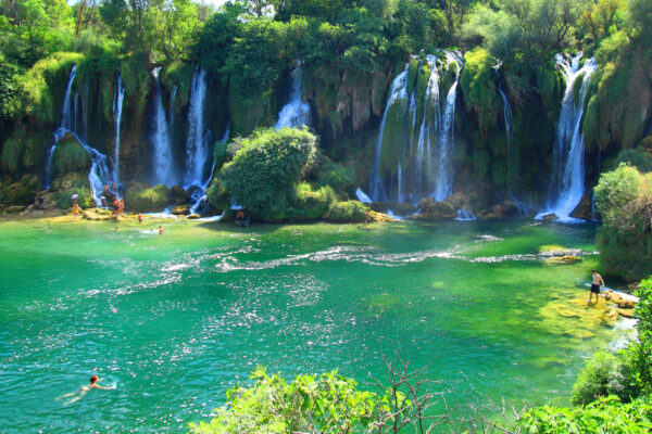 Bosnien Kravica Wasserfall Baden