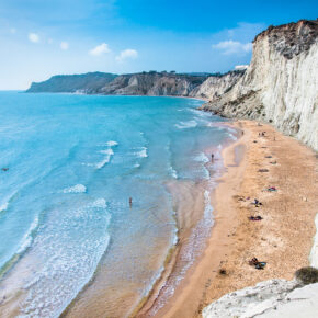 Italien Traumurlaub: 8 Tage auf Sizilien im 4* Rutschen-Hotel mit All Inclusive & Flug ab 759€