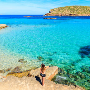 Off to Ibiza: 5 Tage mit Unterkunft in Strandnähe & Flug nur 119€