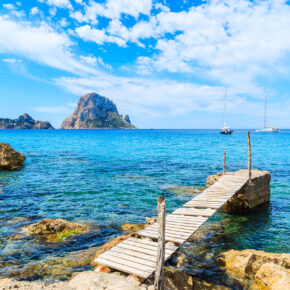 Life is good on Ibiza: 5 Tage ins strandnahe Hotel mit Frühstück, Flug & Transfer ab 347€