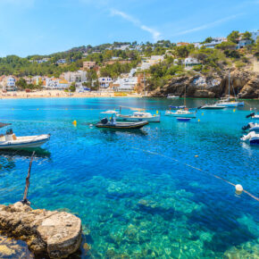 Ibiza Schnapper: 8 Tage im strandnahen TOP 3* Hotel mit Frühstück & Flug nur 290€