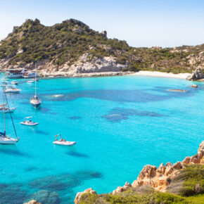 Perle des Mittelmeers: 6 Tage Sardinien im TOP 3* Hotel mit Studio & Flug nur 356€