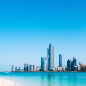 Sommerurlaub in Dubai: 7 Tage auf The Palm im TOP 4* Hotel mit Frühstück, Flug, Transfer & Zug für 835€