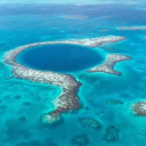 The Great Blue Hole: So entdeckt Ihr das dunkelblaue Wunder von Belize