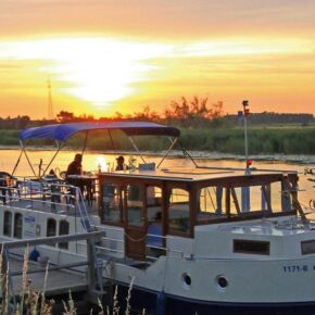 Mecklenburgische Seenplatte: 4 Tage unterwegs auf eigenem Hausboot für 199€ Mecklenburgische Seenplatte: 4 Tage unterwegs auf eigenem Hausboot für 199€