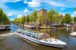 Amsterdam: 2 Tage im guten 3* Hotel mit Frühstück und Grachtenfahrt für nur 74€