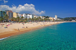 Last Minute nach Lloret de Mar: 8 Tage im 3* Hotel inkl. Frühstück & Flug nur 389€