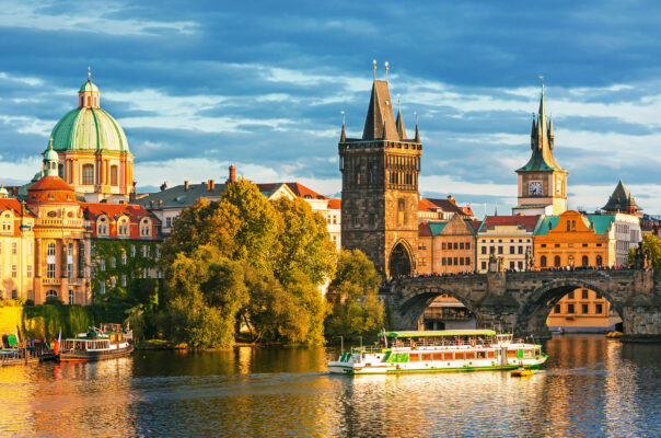 Tschechien Prag Fluss Gebäude