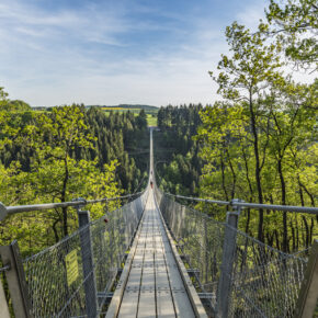 Hängeseilbrücke Geierlay am Rhein: 3 Tage bei Koblenz im 3* Hotel mit Halbpension für 60€ Hängeseilbrücke Geierlay am Rhein: 3 Tage bei Koblenz im 3* Hotel mit Halbpension für 60€