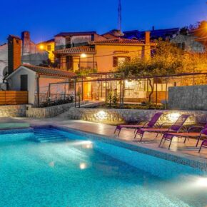 Kroatien im Sommer: 8 Tage im eigenen Ferienhaus mit Pool & Meerblick nur 170€ Kroatien im Sommer: 8 Tage im eigenen Ferienhaus mit Pool & Meerblick nur 170€