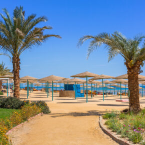 Ägypten Hurghada Parasols am Strand