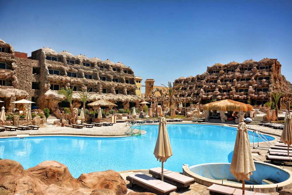 Caves Beach Resort Hurghada Poolanlage