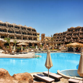 Caves Beach Resort Hurghada Poolanlage