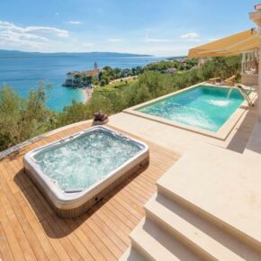 Luxus-Urlaub Kroatien: 8 Tage in eigener Villa mit Pool, Hot Tub & Wellnessbereich für 1.447€ Luxus-Urlaub Kroatien: 8 Tage in eigener Villa mit Pool, Hot Tub & Wellnessbereich für 1.447€