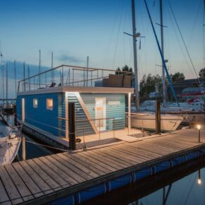 8 Tage Luxus-Aufenthalt in eigenem Ostsee-Hausboot mit Dachterrasse auf der Insel Fehmarn ab 524€ p.P. 8 Tage Luxus-Aufenthalt in eigenem Ostsee-Hausboot mit Dachterrasse auf der Insel Fehmarn ab 524€ p.P.